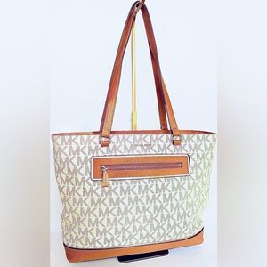 Michael Kors Large Jet Set Frame
Out Logo Tote